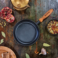Сковорода чавунна Maysternya з дерев'яною ручкою 24х4см Т302