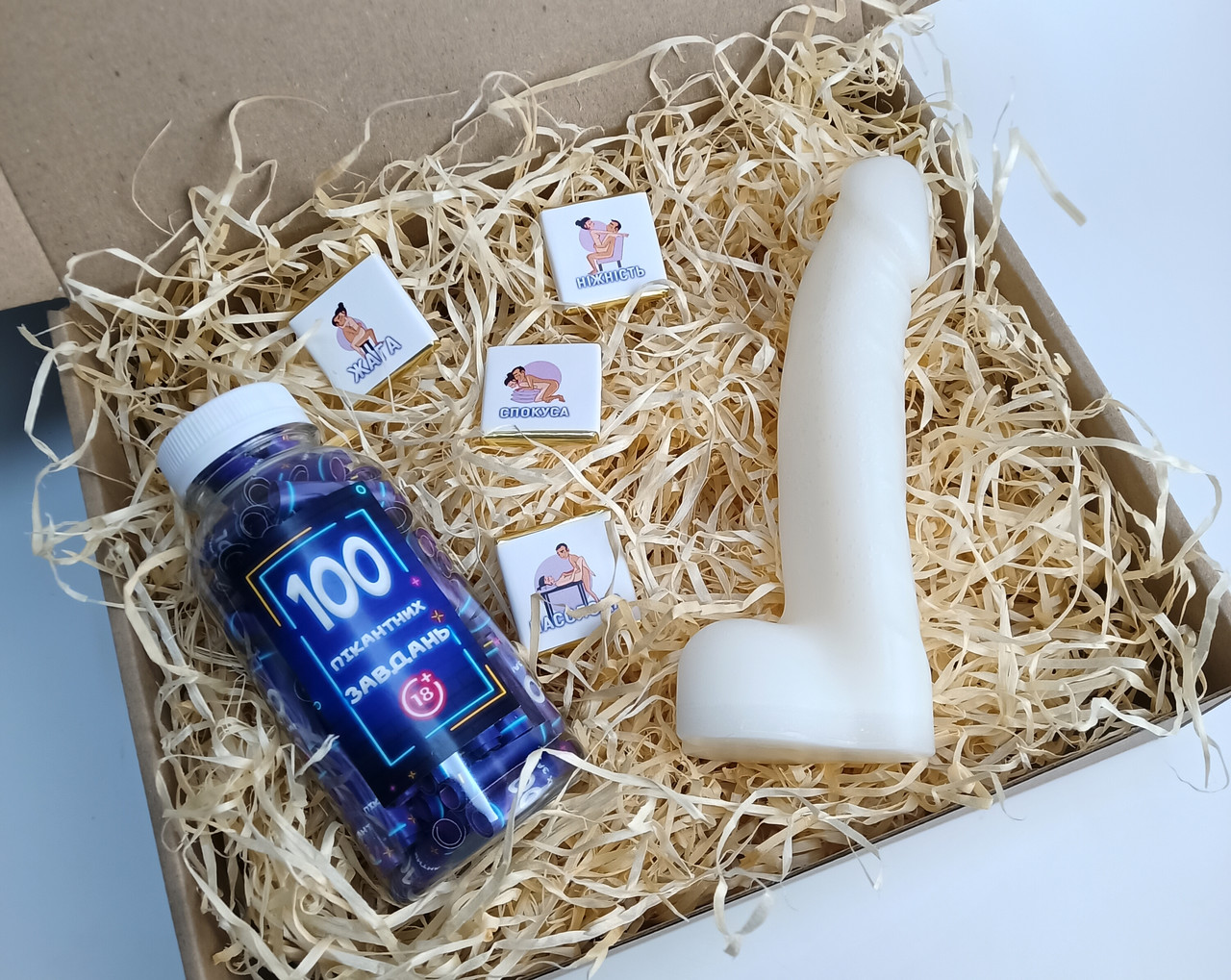 Подарунок для пари "Солодка спокуса": незвична свічка, 100 еротичних завдань та міні-шоколадки "Камасутра" для пристрасних ігор