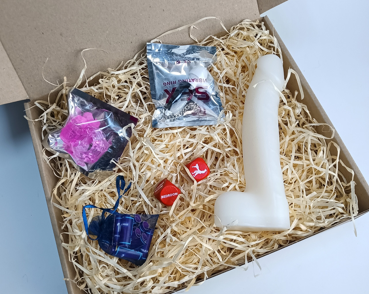 Подарунок для пар "Еротичні пригоди" - універсальний бокс для романтики й задоволення