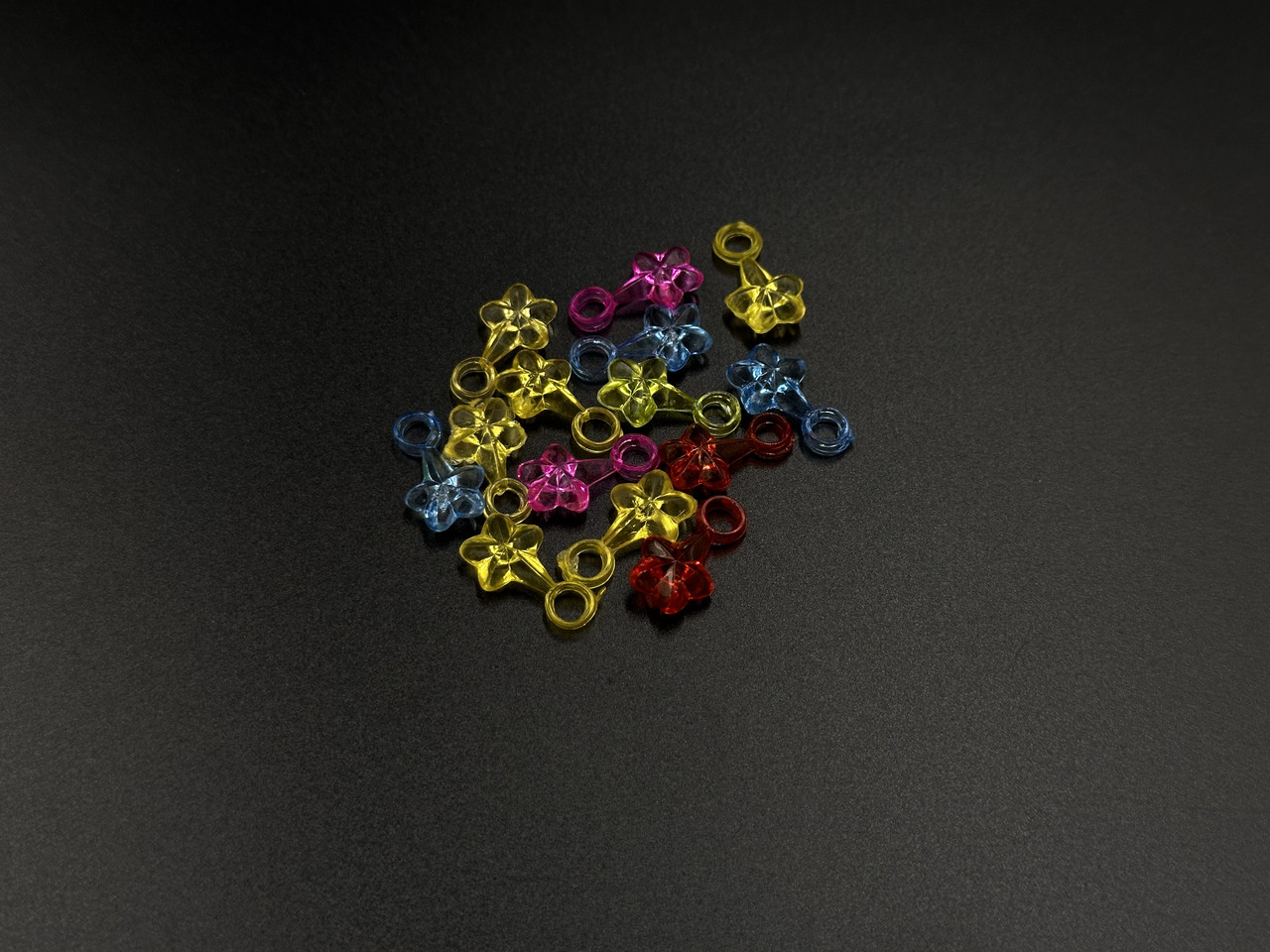 Пластикові елементи для творчості і декупажу. Підвіска-квіточка. Колір мікс. 19х10мм