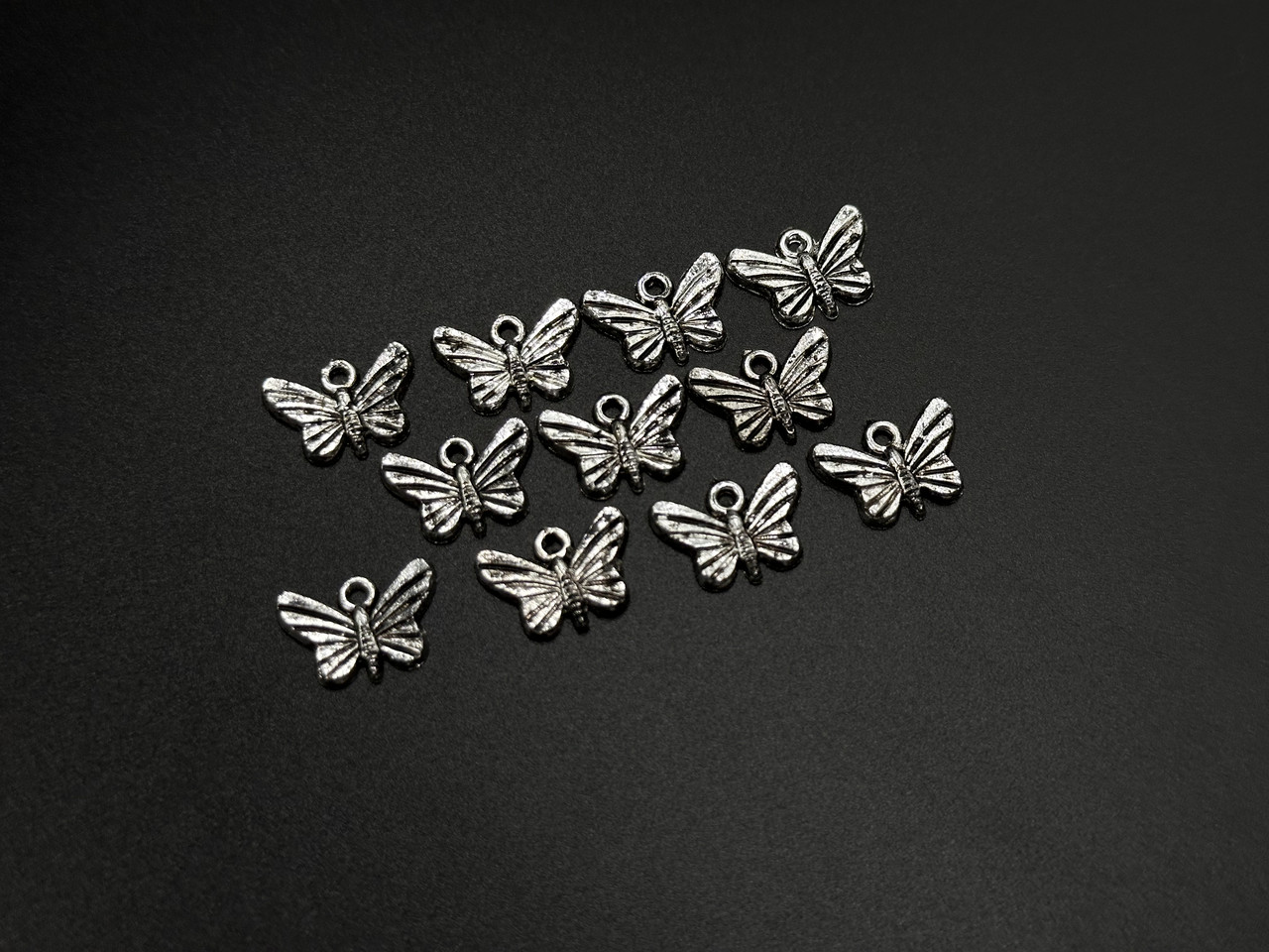 Пластикові декоративні елементи для творчості. Метелик. Колір срібний. 16х12мм