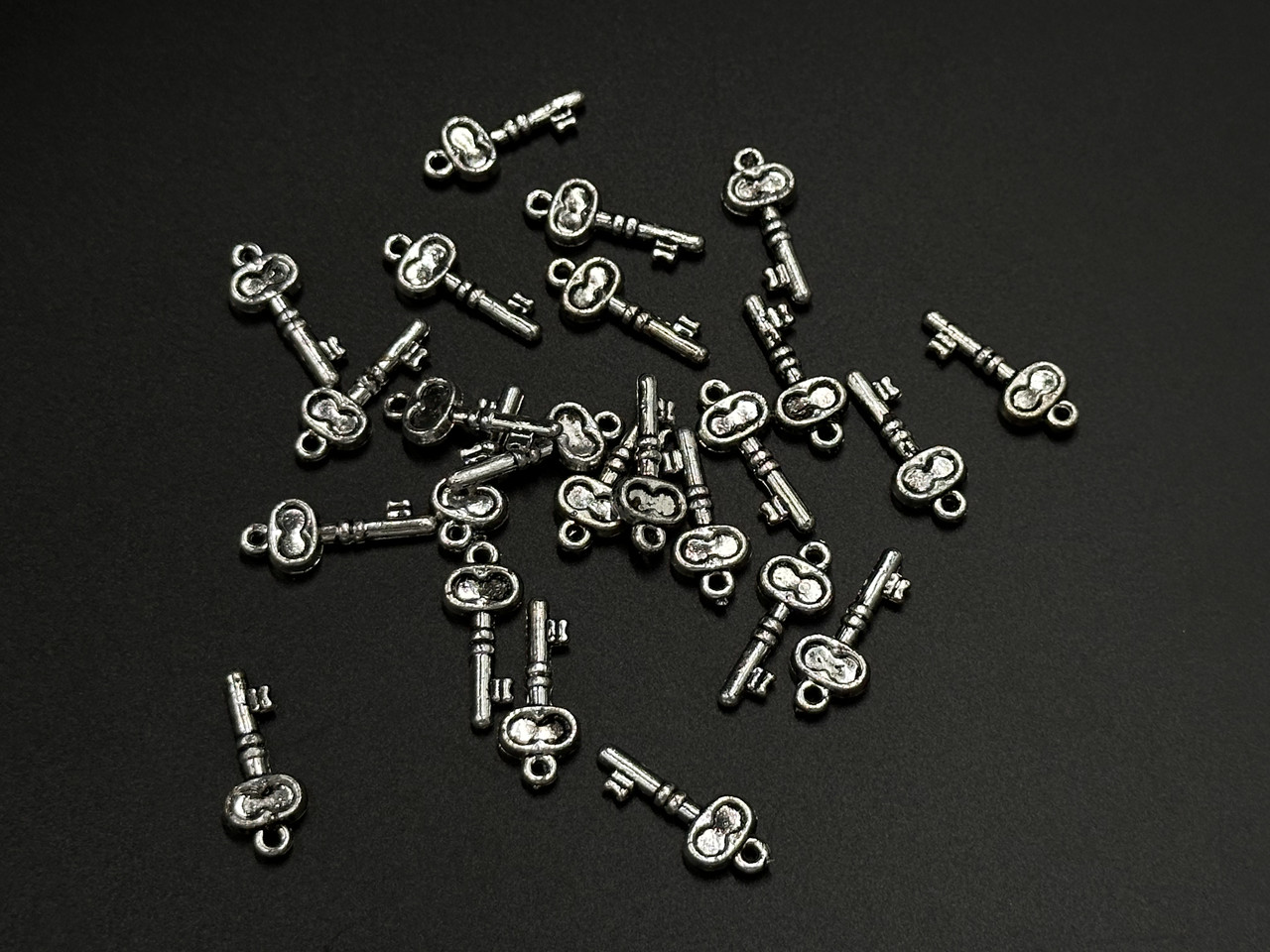 Пластикові декоративні елементи для творчості. Ключик. Колір срібний. 22х9мм