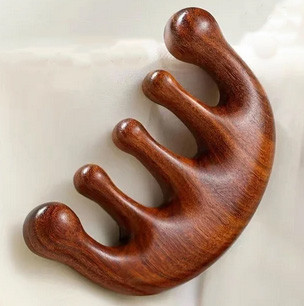 Масажер гребінь для волосся з дерева сандал, фото 1