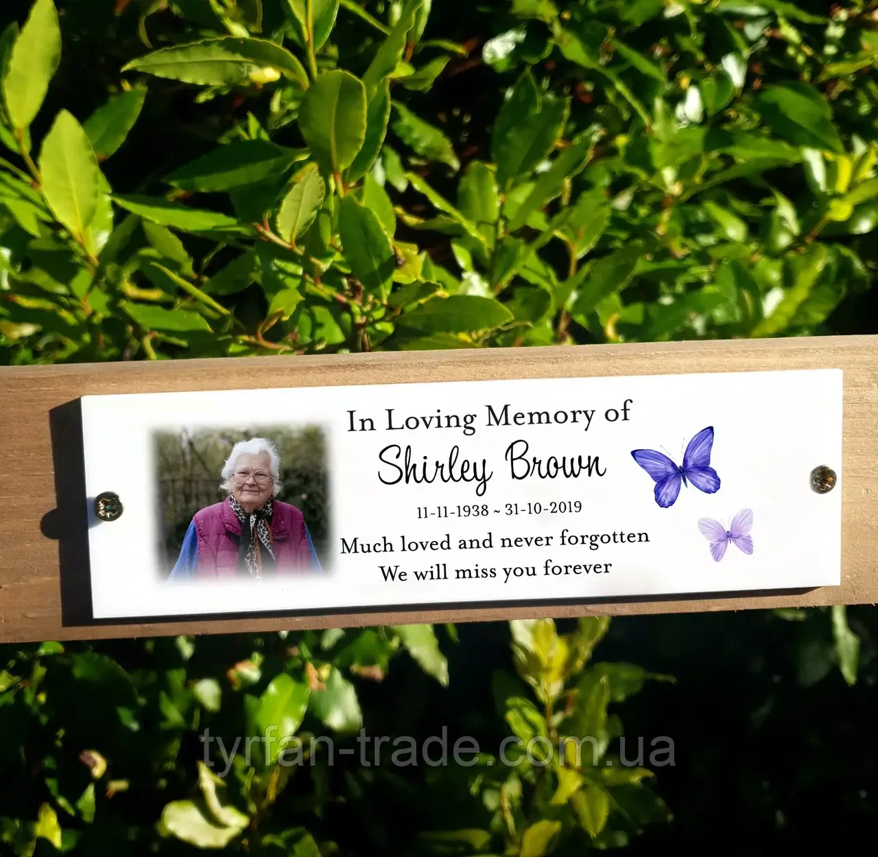Табличка на меморіальну лаву з фотографією й емблемою, Меморіальна дошка з хрестом