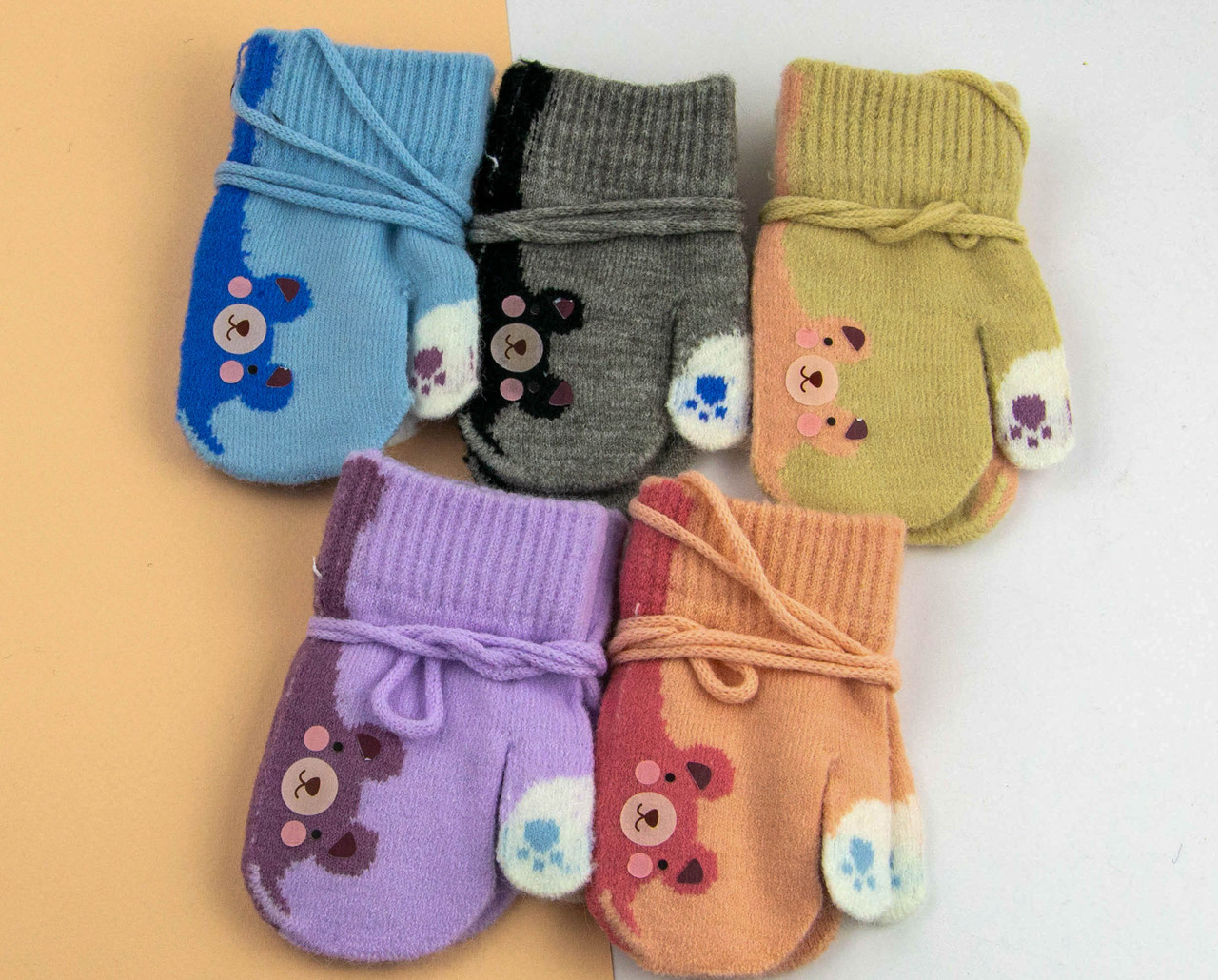 Оптом дитячі рукавиці на 1-3 роки зимові на мотузочці (арт. 24-25-100)