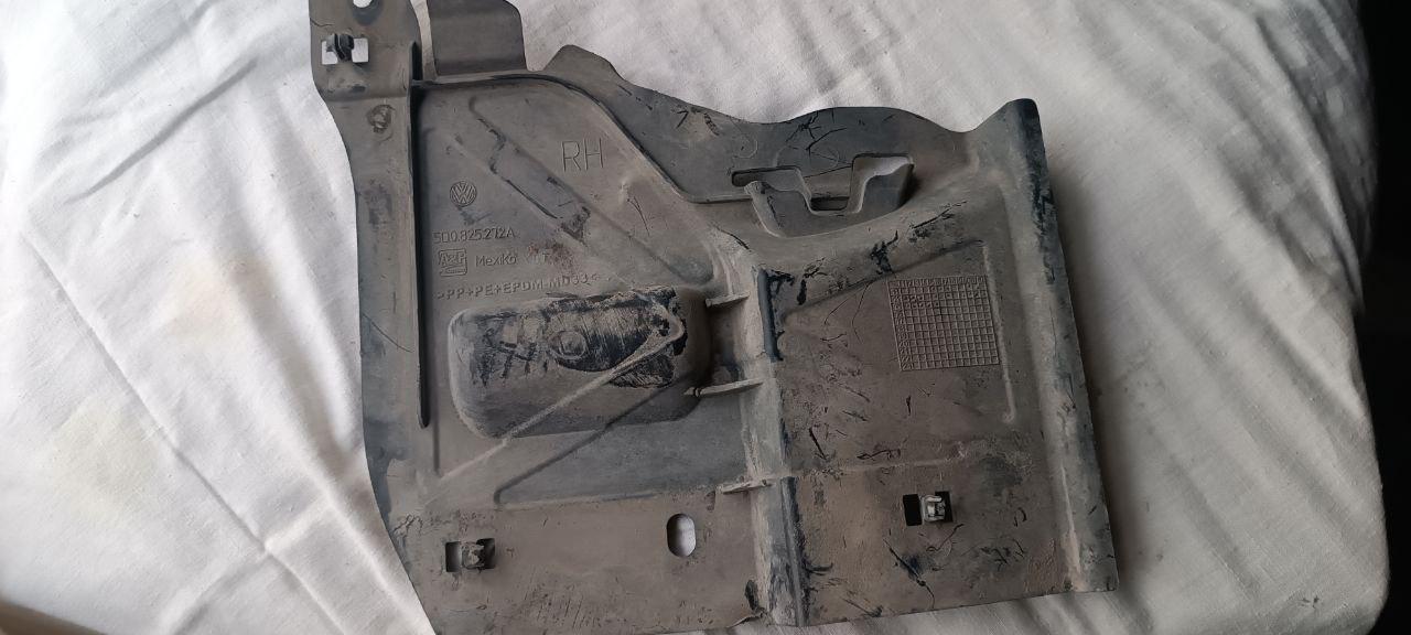 Пластикова накладка днища Volkswagen golf 7