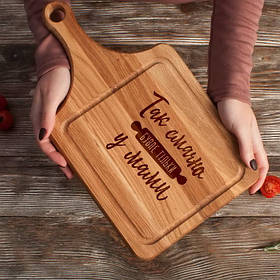 Дошка для нарізки "Так смачно буває тільки у мами", 20х30 см з ручкою, українська