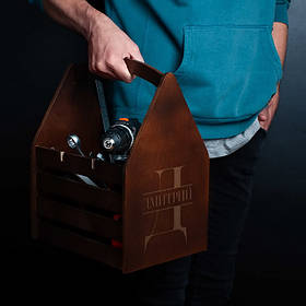 Ящик для пива "Ініціал" персоналізований для 6 пляшок, Тоноване дерево