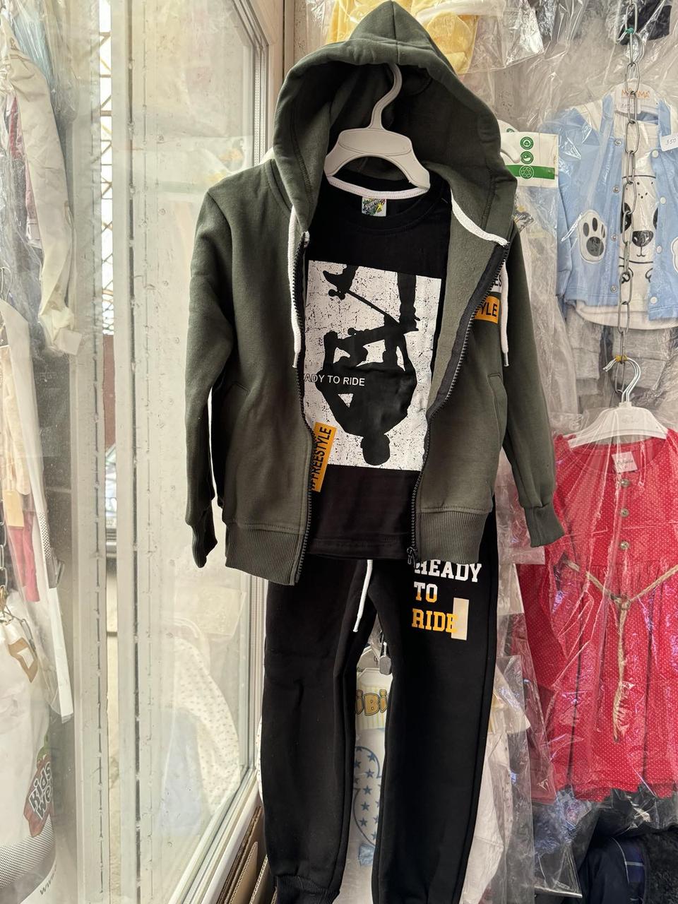 Костюм підлітковий для хлопчиків тринитка 43031