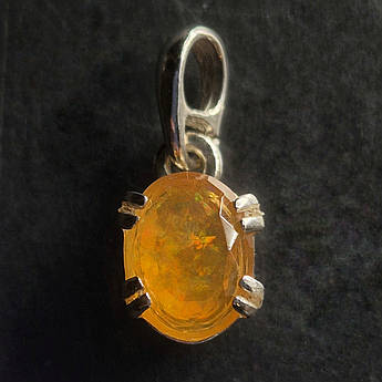 Кулон срібний з природним вогняним опалом в огранці, ручна робота