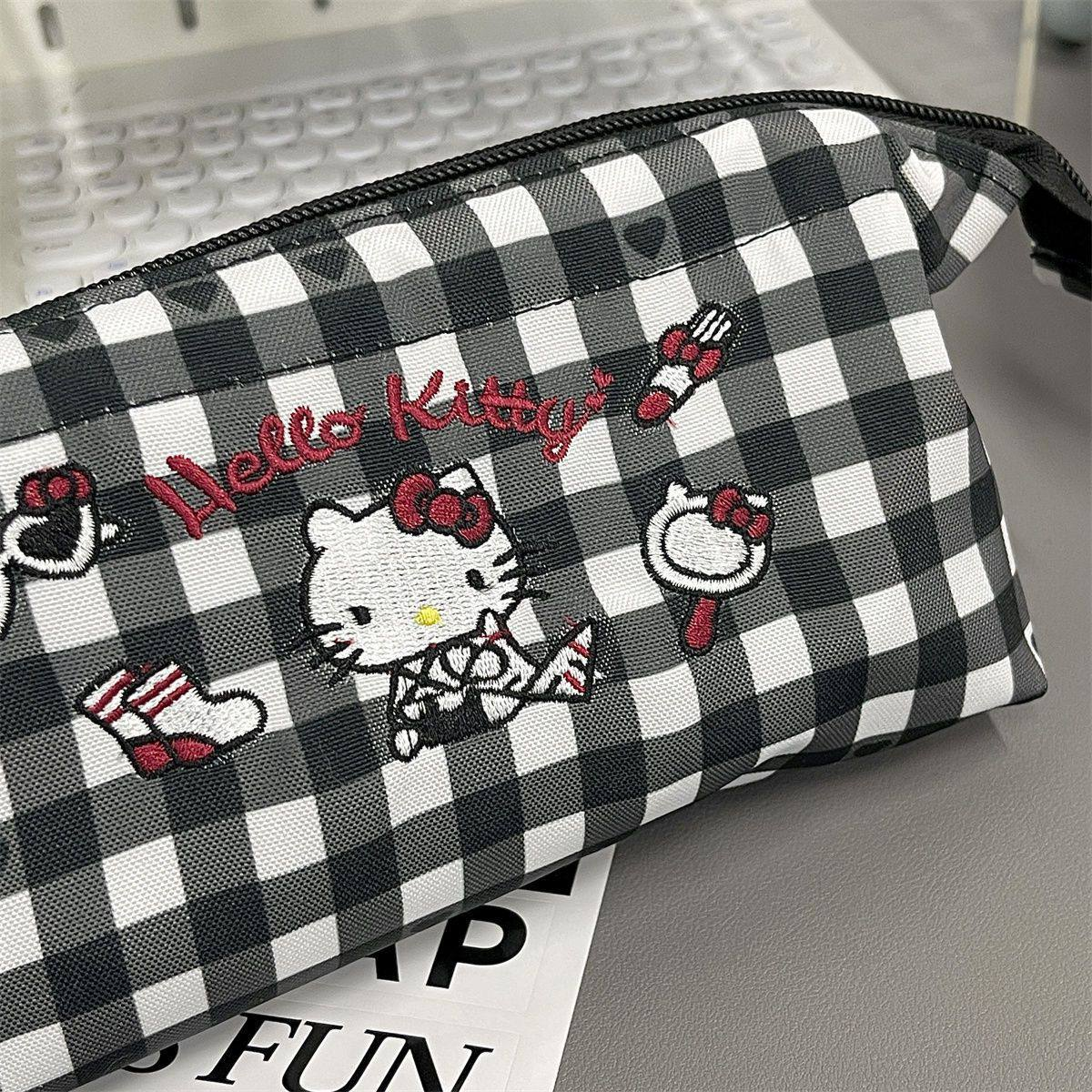 Пенал в клітинку hello kitty. Пенал хелоу кіті. Пенал для ручок - канцелярії