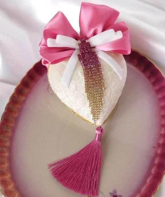 Ялинкова прикраса з оксамиту зі стразами Серце молочне з рожевим, фото 1