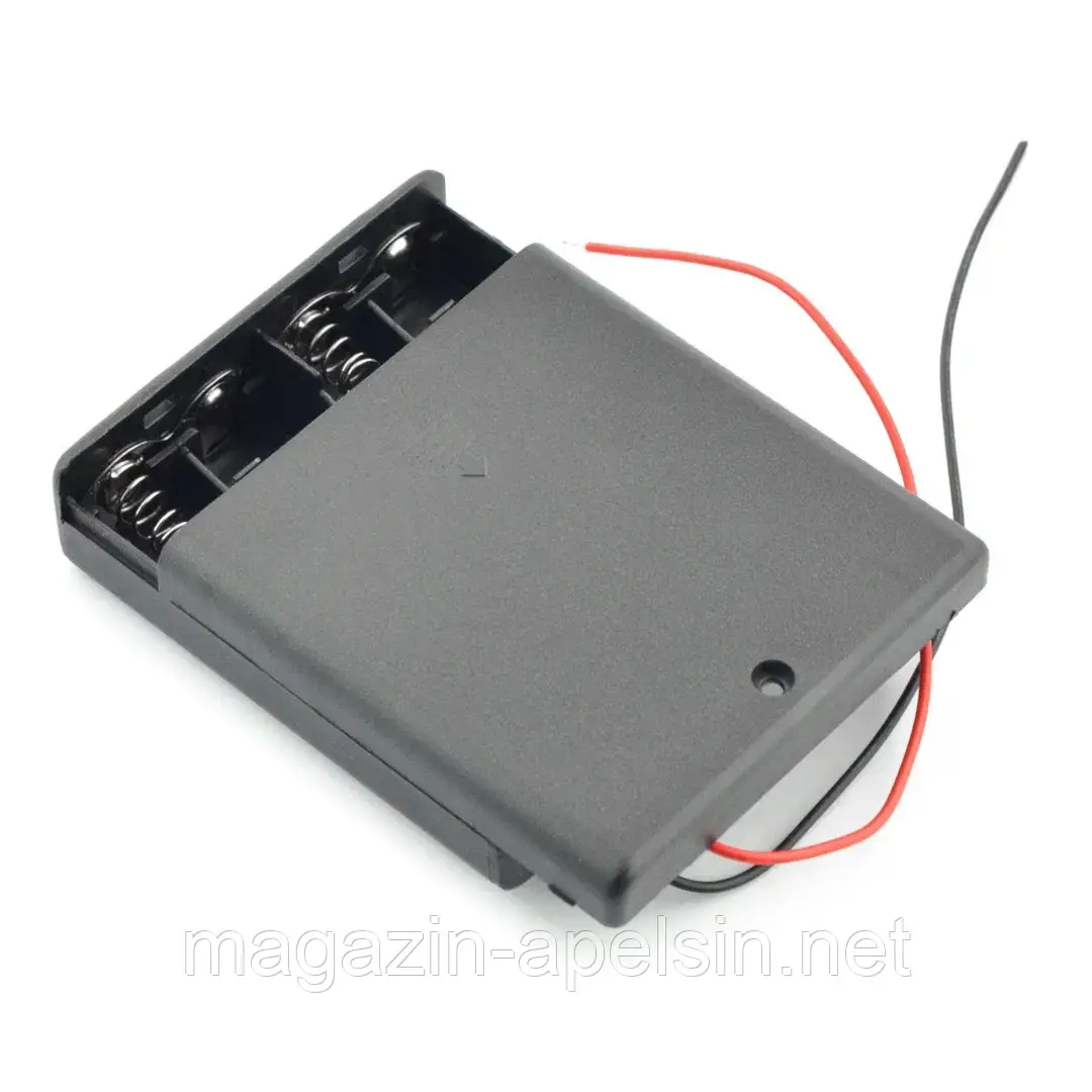 Кошик для 4 батарейок типу AA (R6) з кришкою та вимикачем