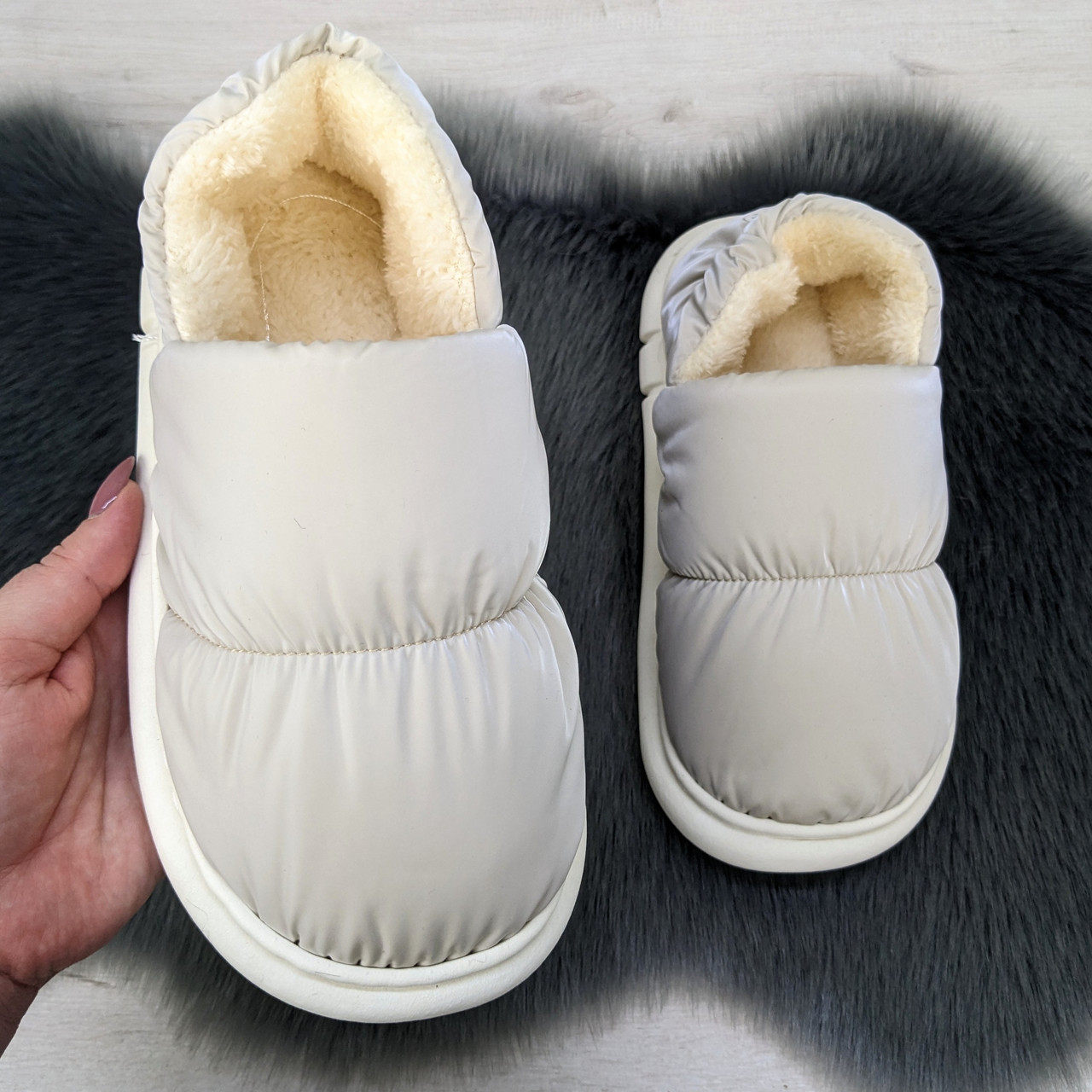 Тапочки жіночі чуні закриті плащівка на хутрі бежеві 2985, фото 1