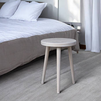 Приліжковий дерев'яний столик у скандинавському стилі для спальні Круглий кавовий столик із конусними ніжками Ейворі