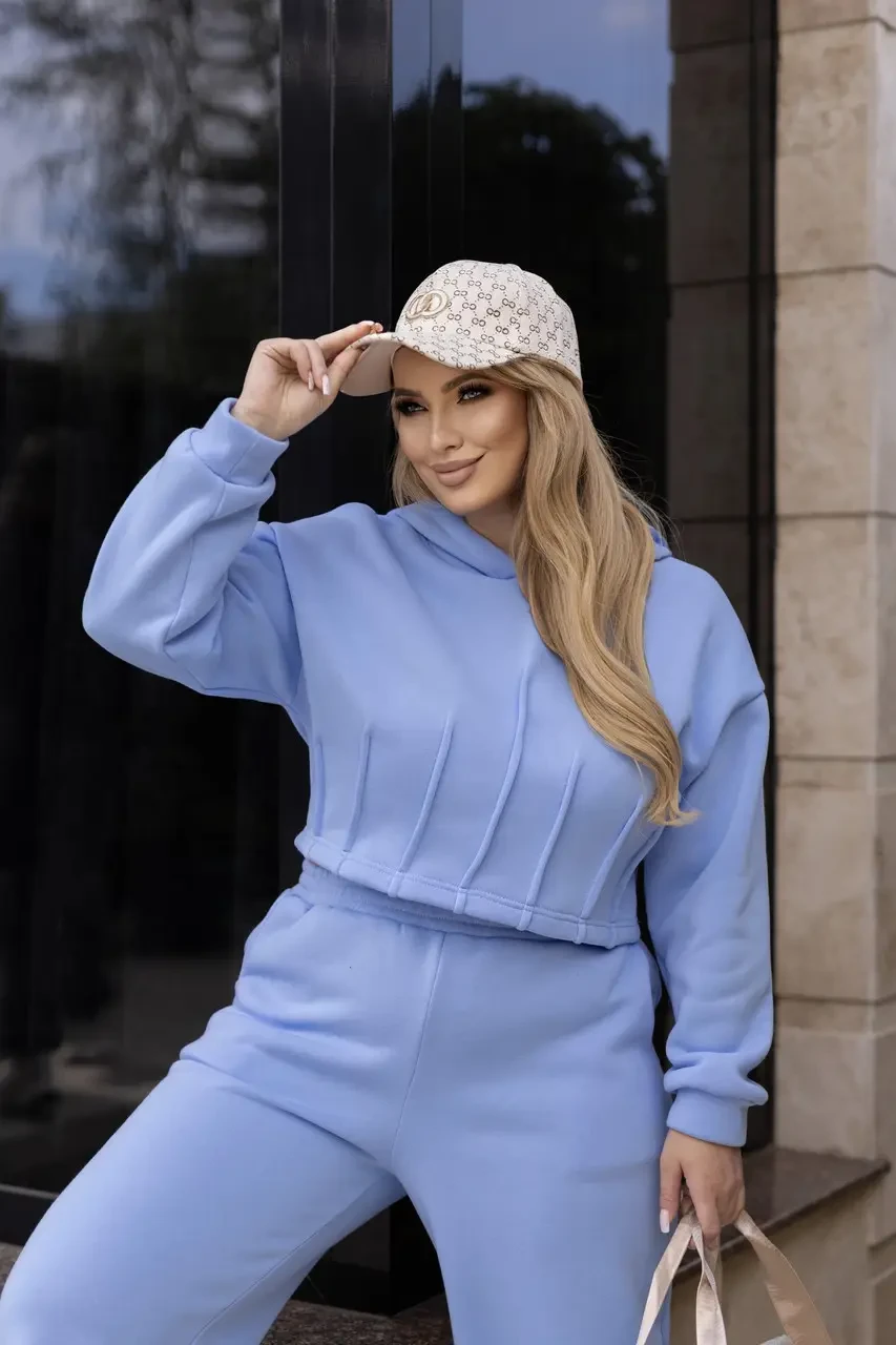 Спортивний жіночий костюм штани з кишенями і вкорочені худі з капюшоном