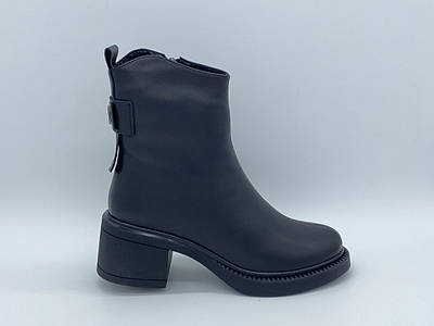 Зимові черевики на товстій підошві. Розміри: 33, 34, 35, 36, 37, 38, 39, 40, 41, 42, 43.