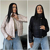Жіноча демісезоннна куртка-бомбер із плащової тканини. Розміри: 42-44, 46-48, 50-52 Кольори: беж, чорний.