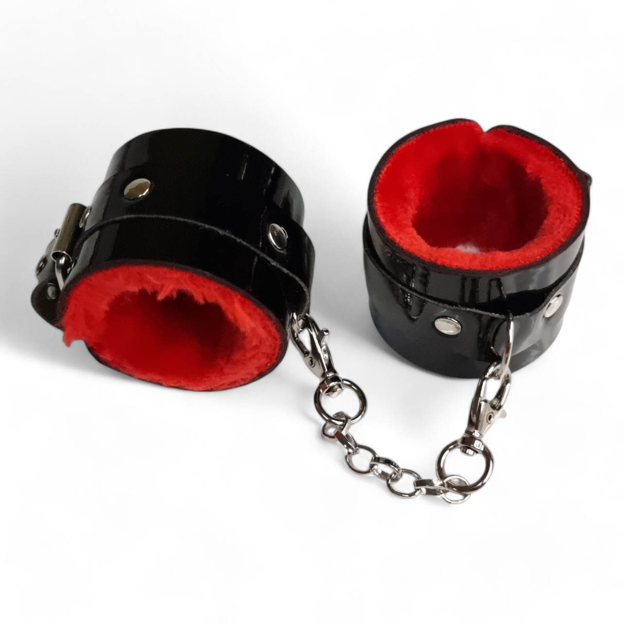 Лакові ЕКО наручники чорного кольору з червоним хутром Flirty, фото 1