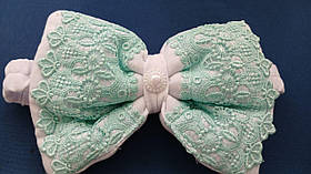 Бантік - пов'язка для дитячого конверта на гумці з мереживом Lari Ментоловий