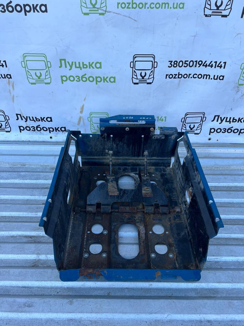Ящик АКБ б/в DAF CF 85 (1811967) оригінал, 600х400х800 мм