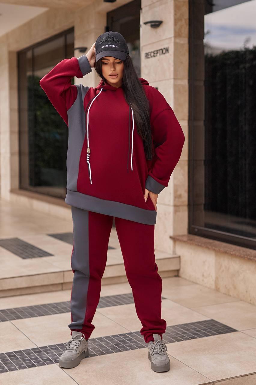Бордовий із сірим теплий жіночий вільний спортивний костюм із тринитки на флісі батал, фото 1