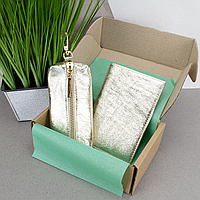 Подарунковий жіночий набір №87: обкладинка на паспорт + ключниця (золотий)