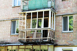 Балкон з виносом плюси і мінуси