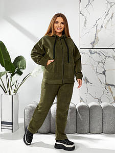 Комфортний жіночий костюм