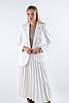 Костюм з прилягаючим піджаком та спідницею плісе білий 40202 (2000000135915), фото 2