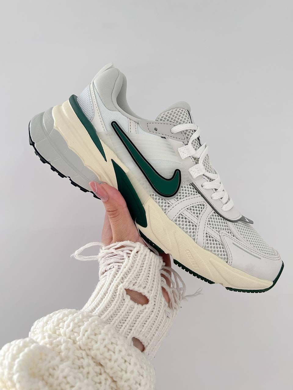 Жіночі Кросівки Nike V2K Runtekk Summit White Green / Найк В2К Рантек Самміт Білі із Зеленим