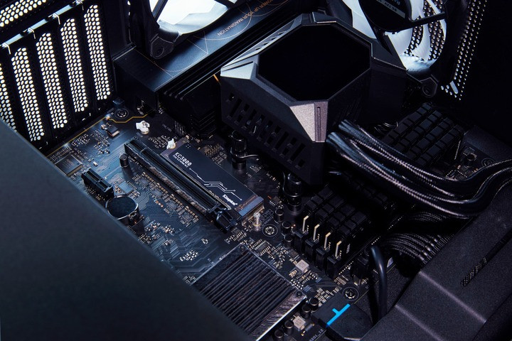 Накопичувач SSD 2 TB Kingston KC3000 M.2 2280 PCIe 4.0 x4 NVMe 3D TLC (SKC3000D/2048G) M.2 2280 DS