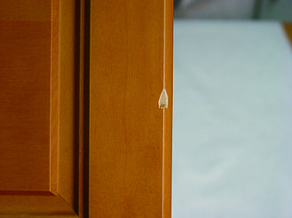 Реставрация мебели. Устранения сколов на фасаде 1