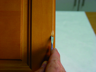 Реставрация мебели. Устранения сколов на фасаде 2