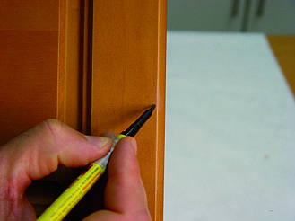 Реставрация мебели. Устранения сколов на фасаде 5