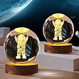 Декоративний 3D-нічник Астронавт кришталева куля з led-підсвіткою на дерев'яному каркасі Дитячий нічник SV227, фото 7
