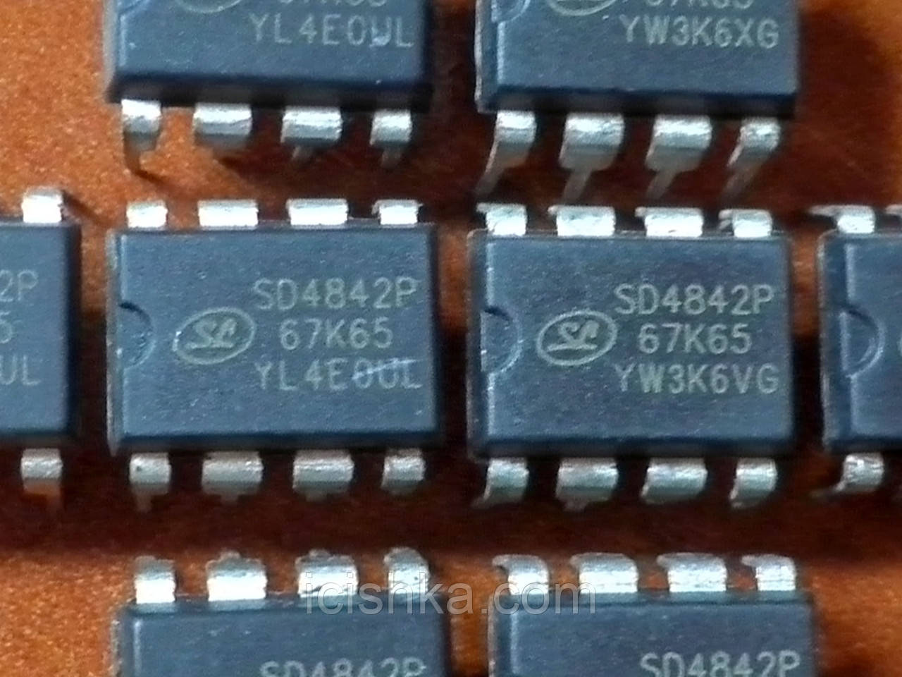 SD4842P DIP8 — ШІМ контролер для ДБЖ