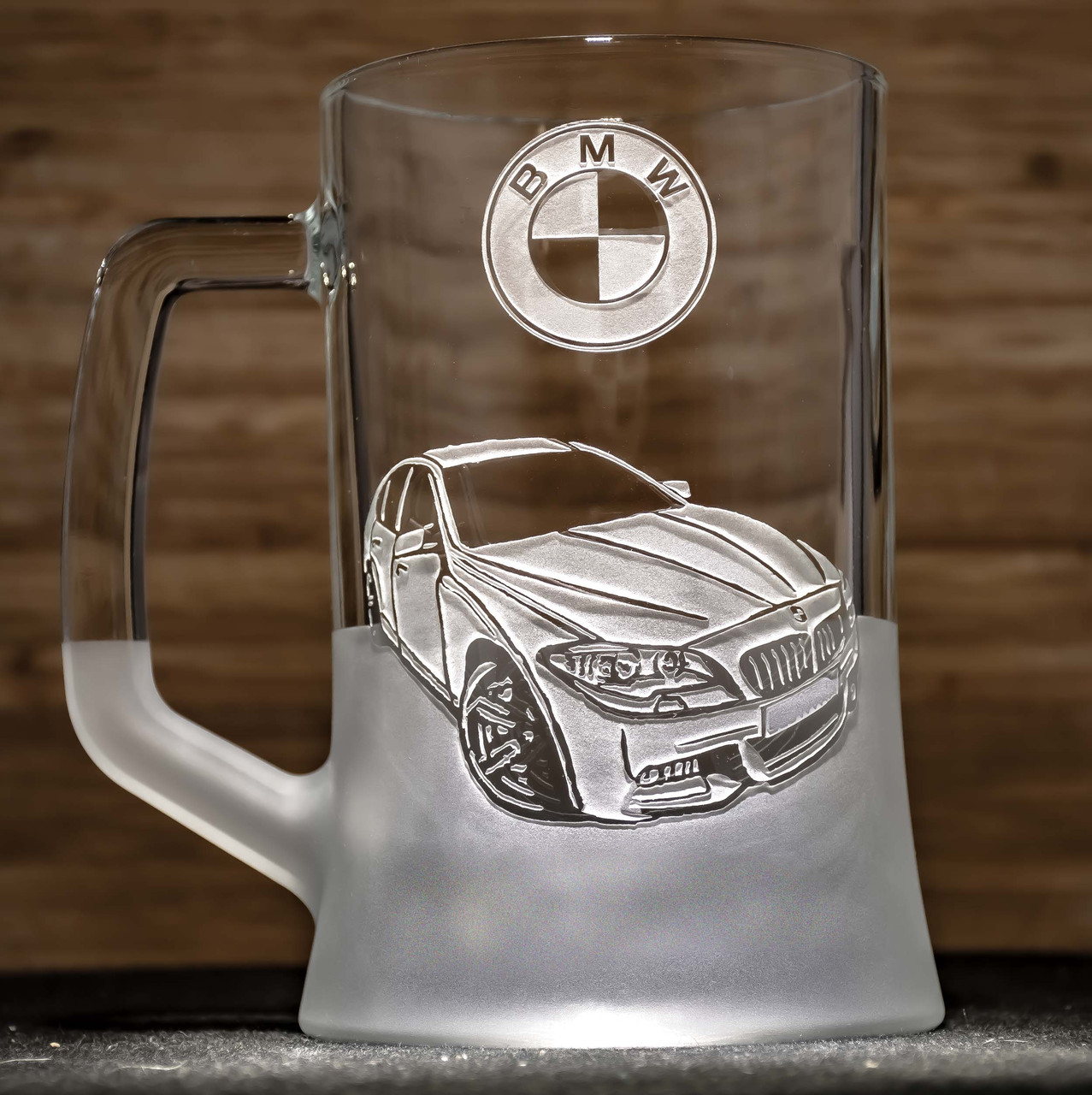 Пивний келих з гравіюванням автомобіля BMW 5 Series F10 - подарунок для автомобіліста