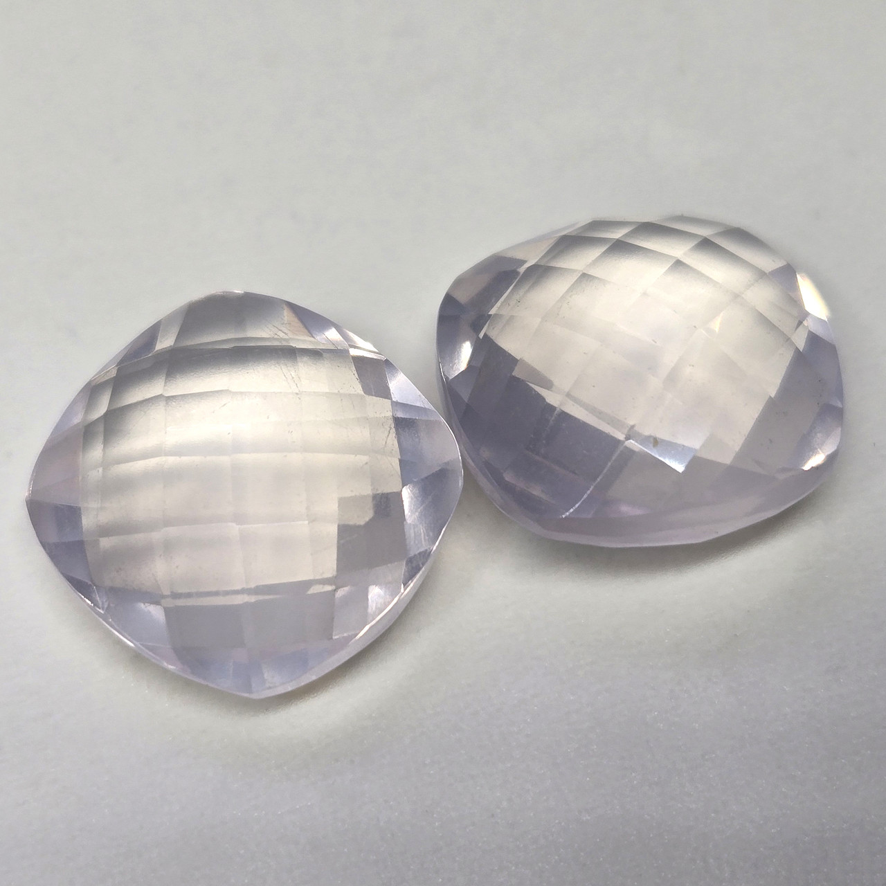 Ювелірний рожевий кварц - двостороннє огранювання 'троянда' 18,5 ct