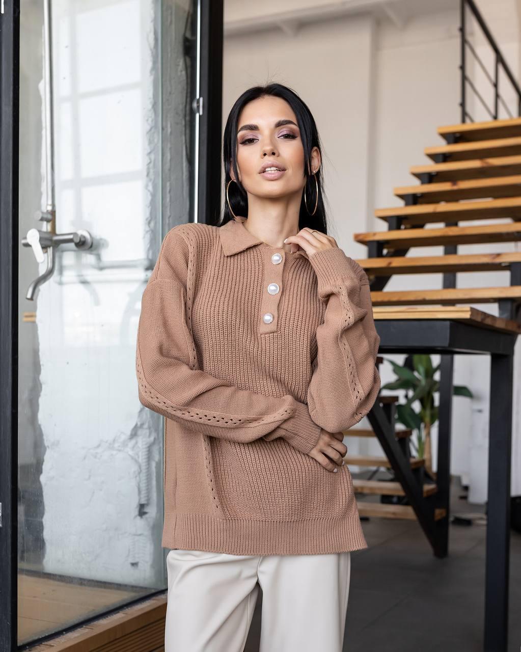 Стильний жіночий в'язаний светр-поло на ґудзиках, фото 1