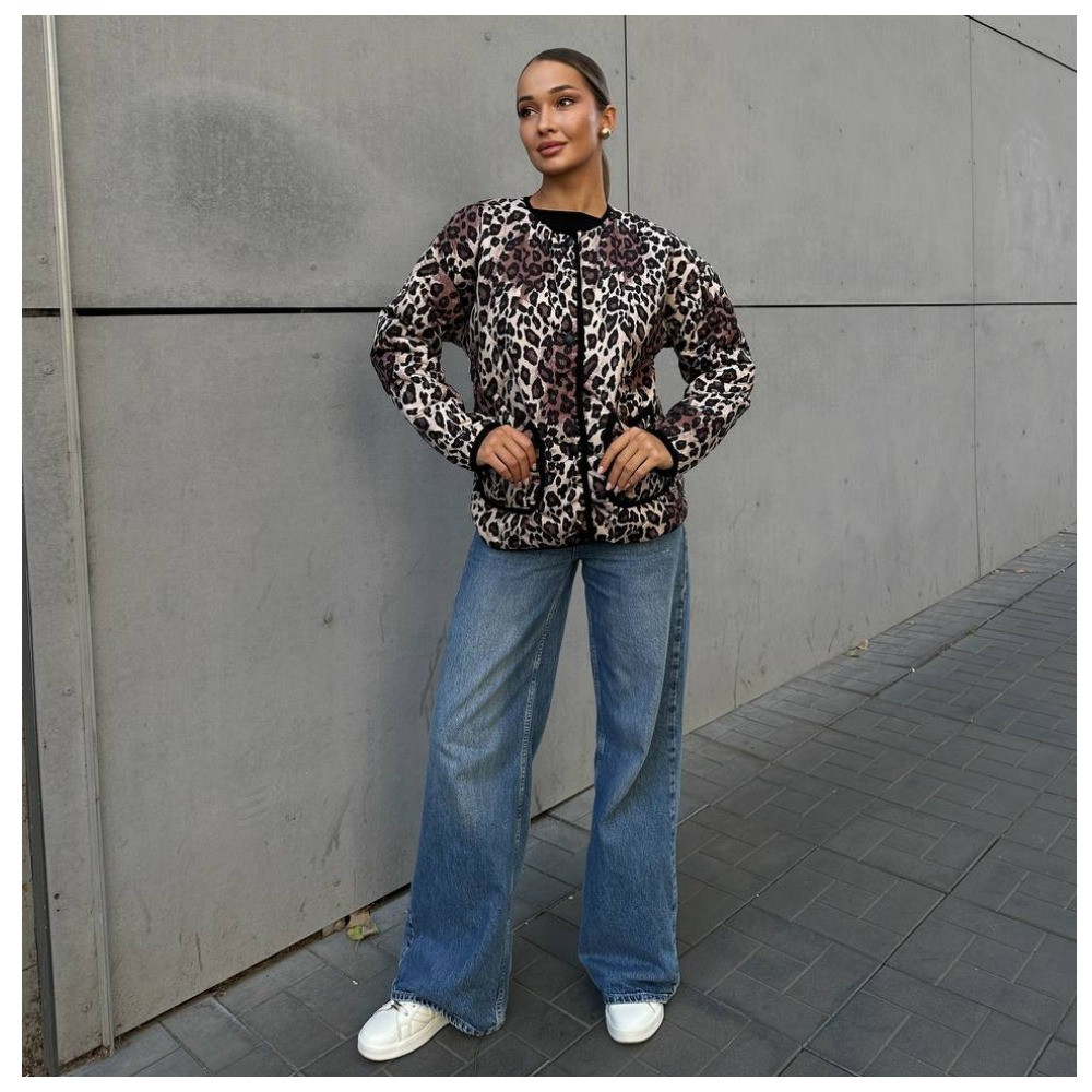 Стильна жіноча куртка