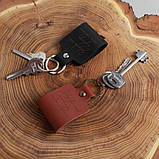 Брелок шкіряний "Завдяки тобі - я завжди сплю спокійно", Коричневий, українська, фото 2