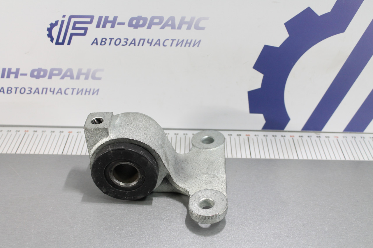 Сайлентблок переднього важеля задній Лівий Peugeot Expert; Fiat Scudo; Citroen Jumpy 2007-2016рр