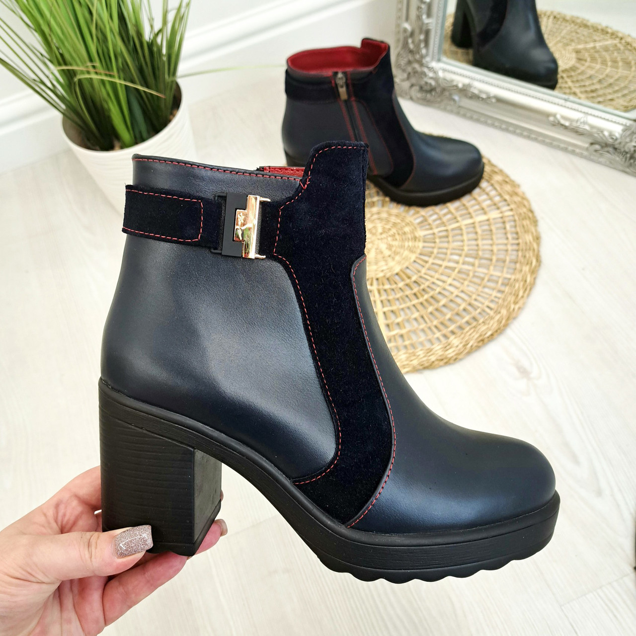 Черевики жіночі шкіряні синього кольору, високий стійкий каблук, фото 1