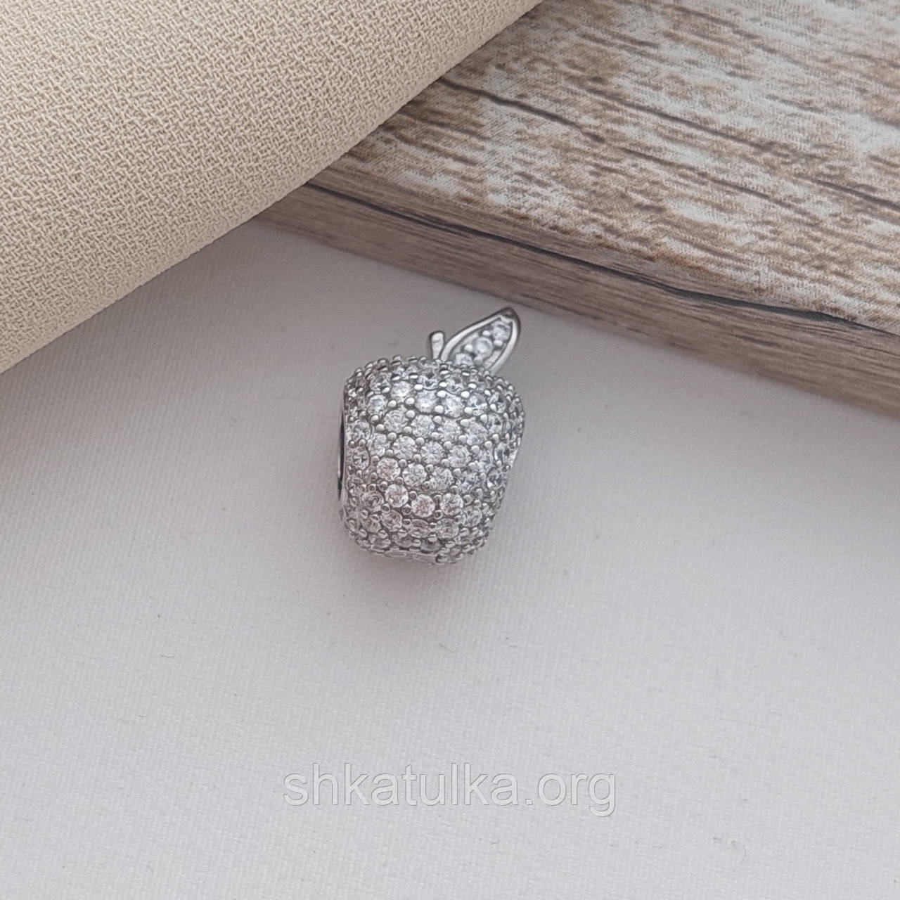 Шарм срібний яблуко з розсипом білих цирконів для браслета