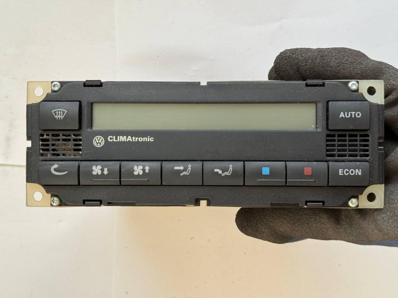 Панель кнопок Volkswagen Hella 5HB 007 617-10 / 5HB00761710 / 3B1 907 044 B / 3B1907044B