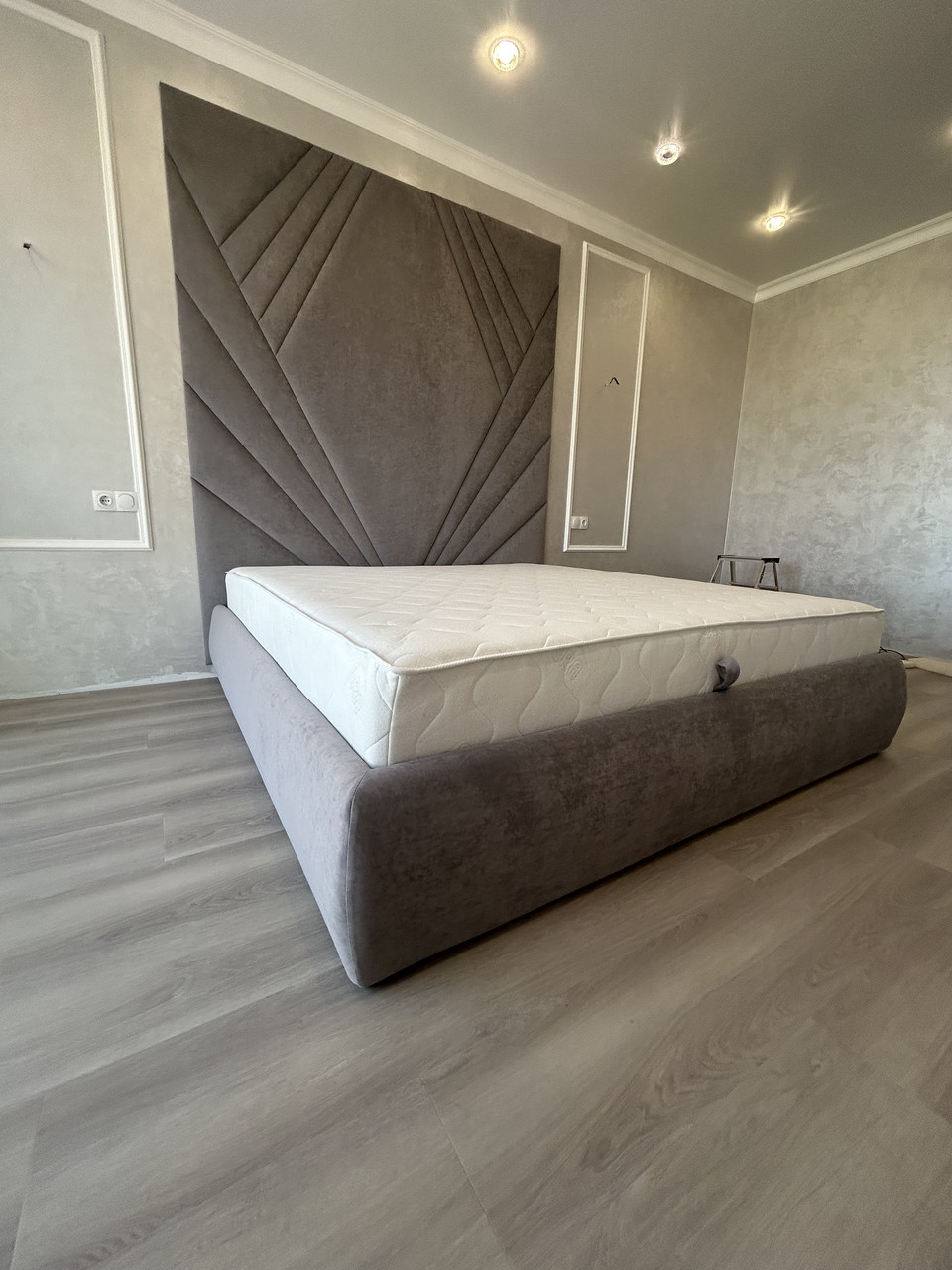 Мʼяка панель , ліжко та матрац
