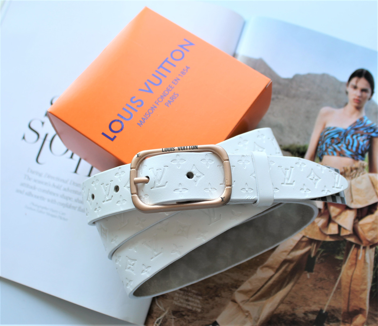 Жіночий шкіряний ремінь з тисненням LV білий, фото 1