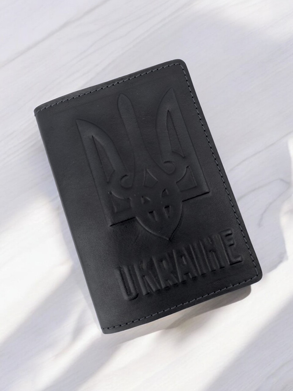 Обкладинка на паспорт шкіряна - Герб України - чорна