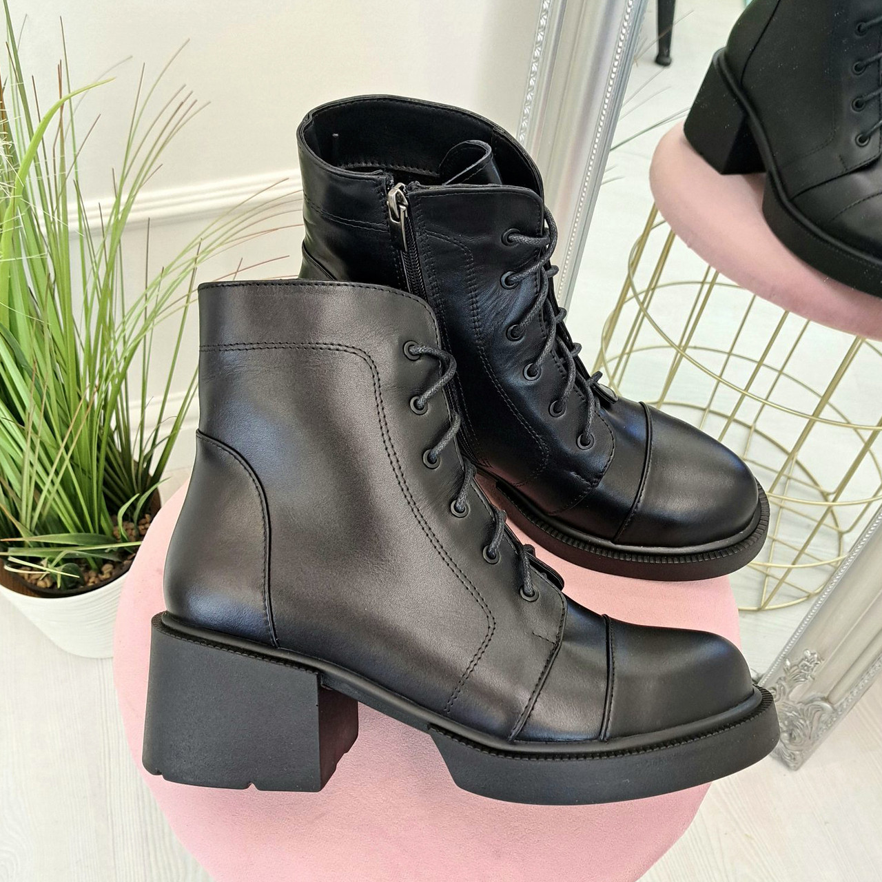 Черевики жіночі шкіряні на широкому стійкому підборі. Колір чорний, фото 1